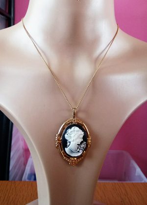 Classic style lady cameo necklace