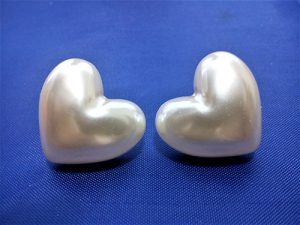 Lolita Rockabilly pearl heart stud earrings