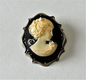 Black and cream lady cameo brooch