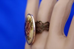 Victorian Lolita round rose cameo ring