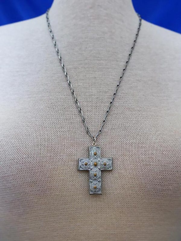 Silver detailed cross necklace