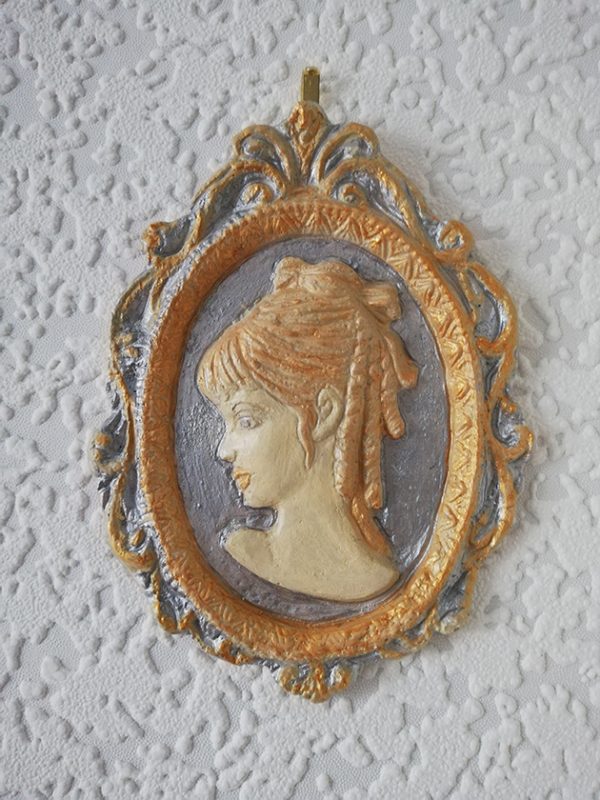 Gold and silver 3D lady ringlet cameo plaque