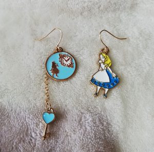 Alice in Wonderland isometric icon and stopwatch earrings