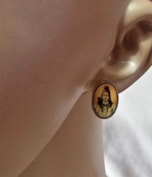 Shiva detailed Hindu cameo stud earrings