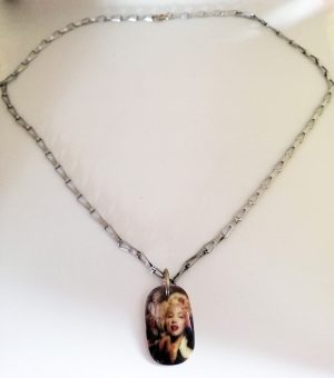 Marilyn Monroe Rockabilly colour pendant necklace